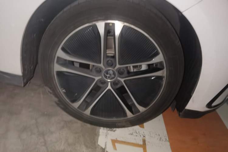 Used BYD Han 2023 EV Champion Edition 605KM Front-Drive Premium Model Right Front Wheel Hub