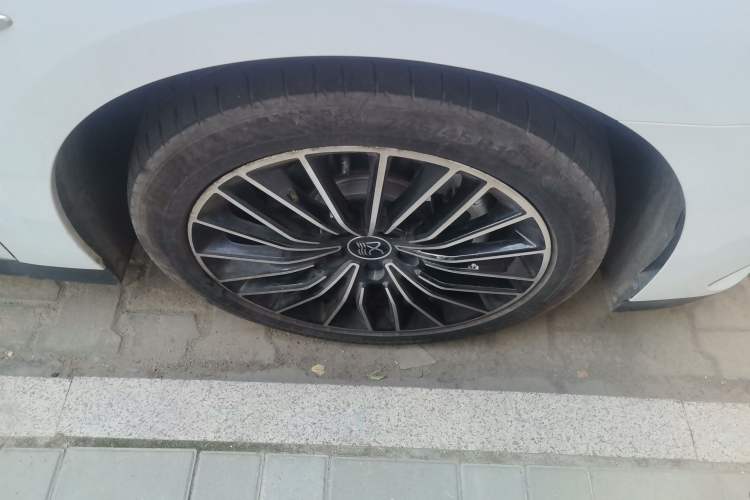 Used BYD Han 2023 DM-i Champion Edition 121KM Prestige Model Right Front Wheel Hub