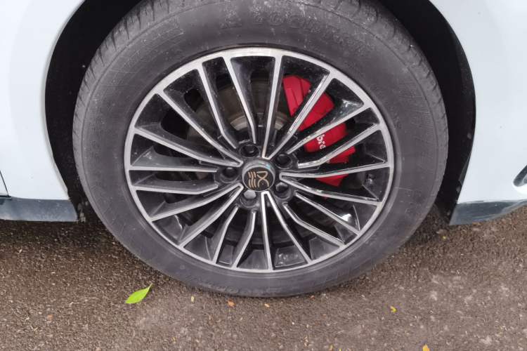 Used BYD Han 2023 DM-i Champion Edition 121KM Prestige Model Right Front Wheel Hub