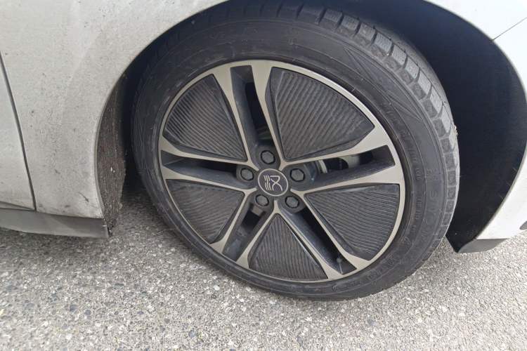 Used BYD Han 2023 EV Champion Edition 605KM Front-Drive Premium Model Right Front Wheel Hub