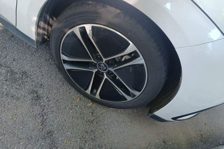 Used BYD Han 2023 EV Champion Edition 605KM Front-Drive Premium Model Right Front Wheel Hub
