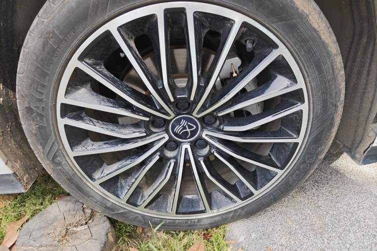 Used BYD Han 2023 DM-i Champion Edition 121KM Prestige Model Right Front Wheel Hub