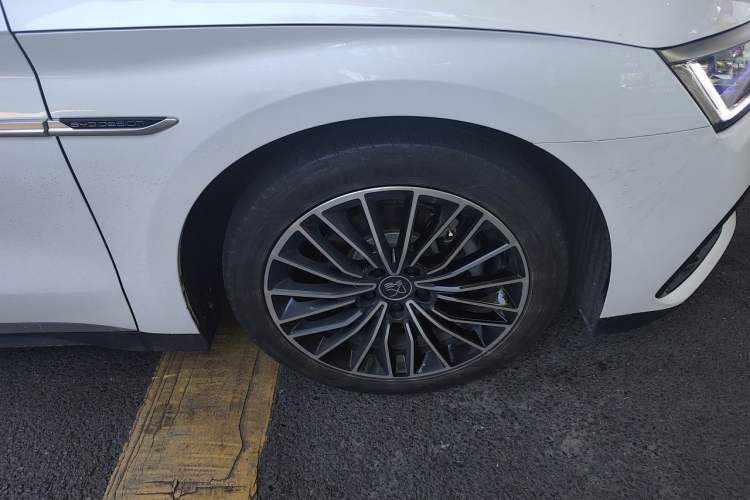 Used BYD Han 2023 DM-i Champion Edition 121KM Prestige Model Right Front Wheel Hub