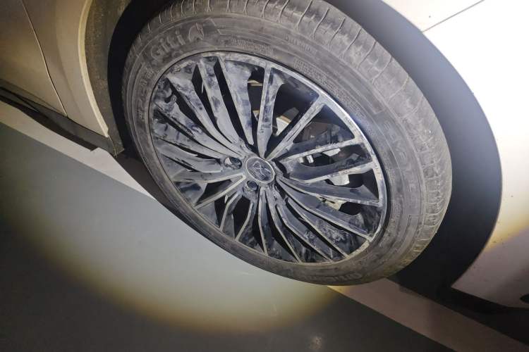 Used BYD Han 2023 EV Champion Edition 506KM Front-Wheel-Drive Premium Model Right Front Wheel Hub