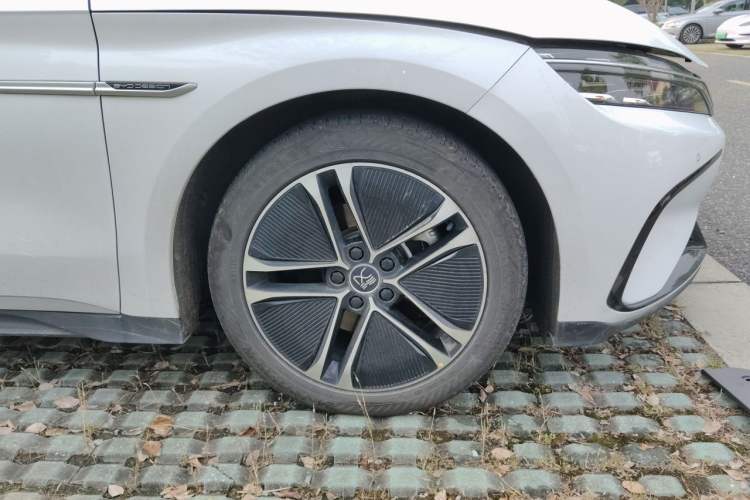 Used BYD Han 2023 EV Champion Edition 605KM Front-Drive Premium Model Right Front Wheel Hub