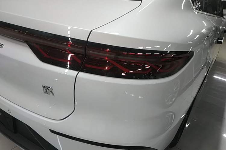 Used BYD Han 2023 DM-i Champion Edition 121KM Elite Model Right Rear Taillight