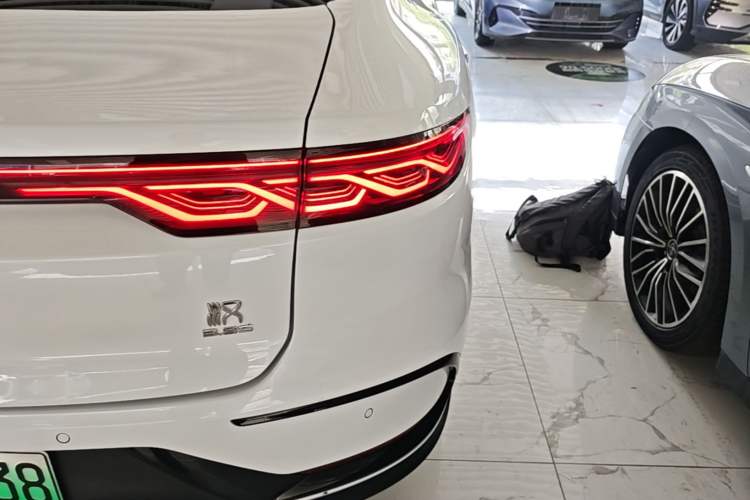 Used BYD Han 2023 EV Champion Edition 506KM Front-Wheel-Drive Premium Model Right Rear Taillight