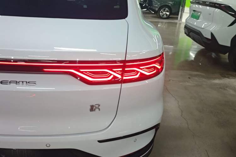Used BYD Han 2023 EV Champion Edition 605KM Front-Drive Premium Model Right Rear Taillight