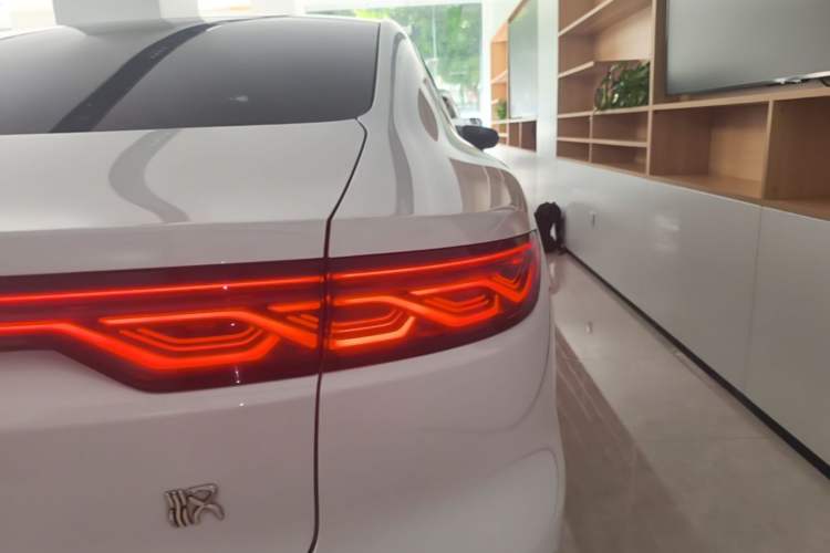 Used BYD Han 2023 EV Champion Edition 605KM Front-Drive Premium Model Right Rear Taillight