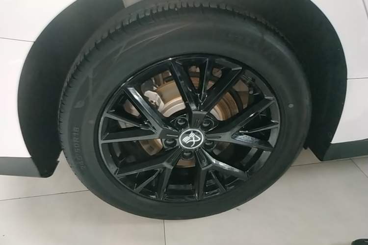 Used BYD Han 2023 DM-i Champion Edition 121KM Elite Model Right Rear Wheel Hub