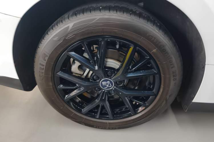 Used BYD Han 2023 DM-i Champion Edition 121KM Prestige Model Right Rear Wheel Hub