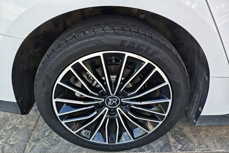 Used BYD Han 2023 DM-i Champion Edition 121KM Prestige Model Right Rear Wheel Hub
