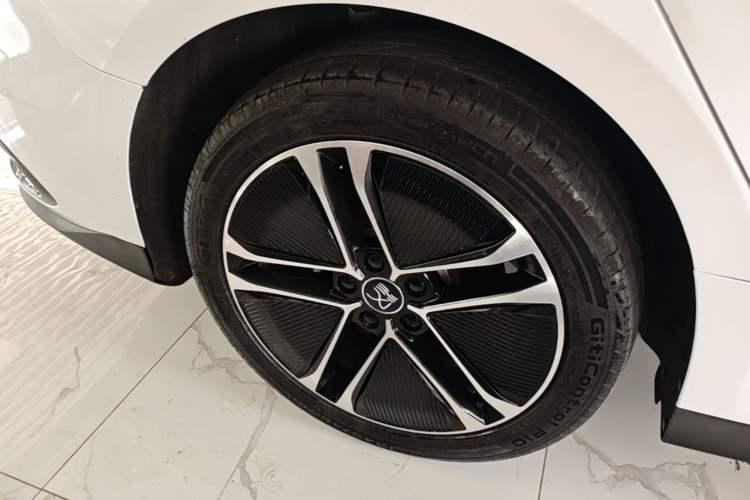 Used BYD Han 2023 EV Champion Edition 506KM Front-Wheel-Drive Premium Model Right Rear Wheel Hub