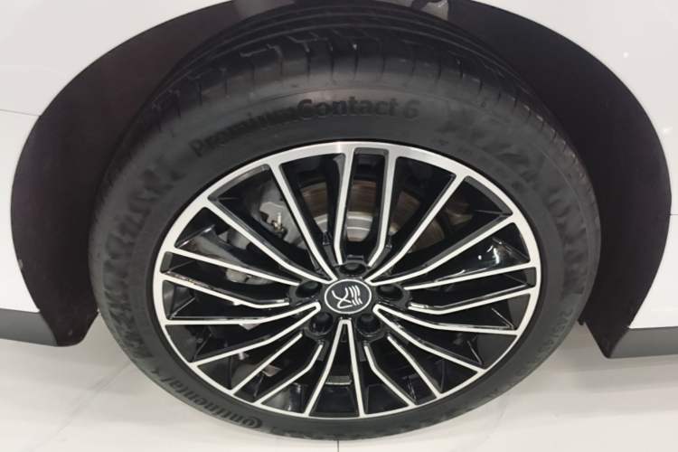 Used BYD Han 2023 EV Champion Edition 506KM Front-Wheel-Drive Premium Model Right Rear Wheel Hub