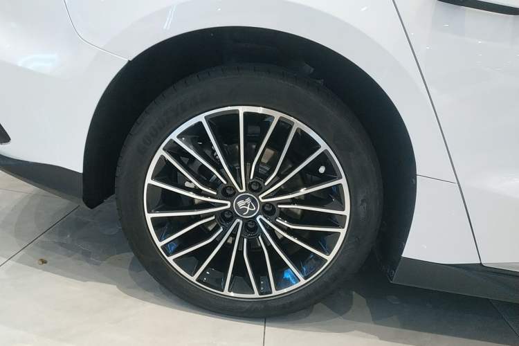 Used BYD Han 2023 DM-i Champion Edition 121KM Prestige Model Right Rear Wheel Hub