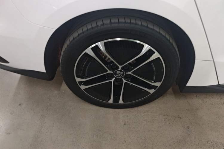 Used BYD Han 2023 EV Champion Edition 605KM Front-Drive Premium Model Right Rear Wheel Hub
