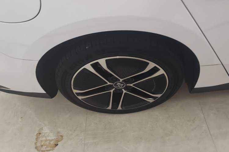 Used BYD Han 2023 EV Champion Edition 605KM Front-Drive Premium Model Right Rear Wheel Hub