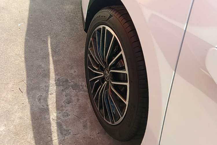 Used BYD Han 2023 DM-i Champion Edition 121KM Prestige Model Right Rear Wheel Hub