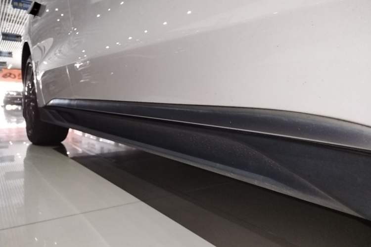 Used BYD Han 2023 DM-i Champion Edition 121KM Prestige Model Right Side Sill