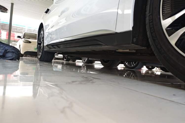 Used BYD Han 2023 EV Champion Edition 506KM Front-Wheel-Drive Premium Model Right Side Sill
