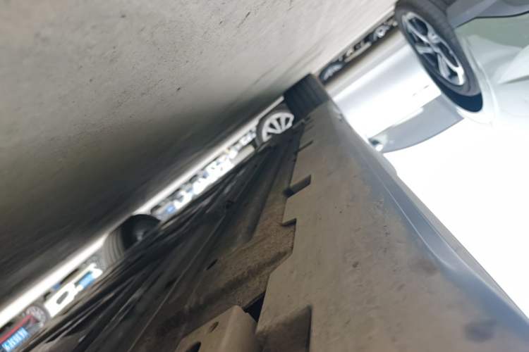 Used BYD Han 2023 EV Champion Edition 605KM Front-Drive Premium Model Right Side Sill