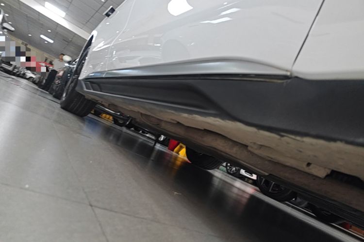 Used BYD Han 2023 DM-i Champion Edition 121KM Prestige Model Right Side Sill