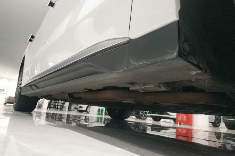 Used BYD Han 2023 DM-i Champion Edition 121KM Prestige Model Right Side Sill
