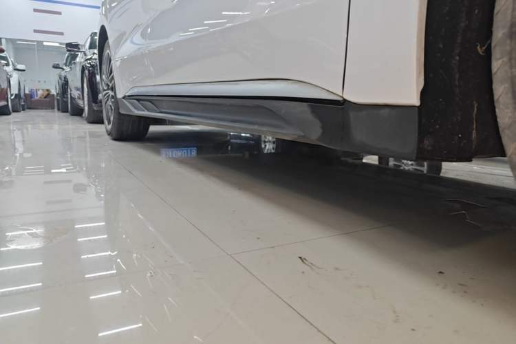 Used BYD Han 2023 DM-i Champion Edition 121KM Prestige Model Right Side Sill