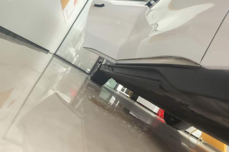 Used BYD Han 2023 EV Champion Edition 605KM Front-Drive Premium Model Right Side Sill