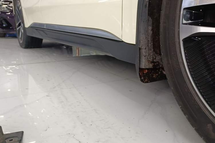 Used BYD Han 2023 EV Champion Edition 605KM Front-Drive Premium Model Right Side Sill