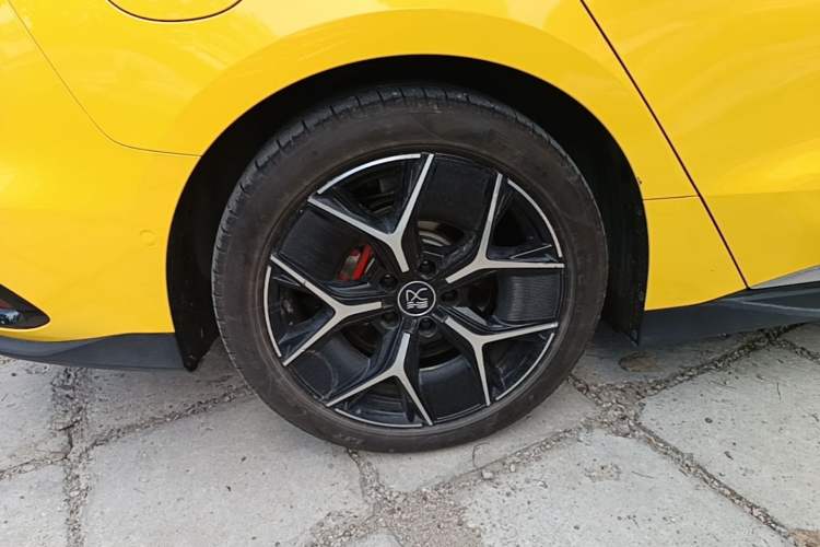 Used BYD Han 2023 EV Champion Edition 715 km Front-Drive Flagship Model Right Rear Wheel Hub