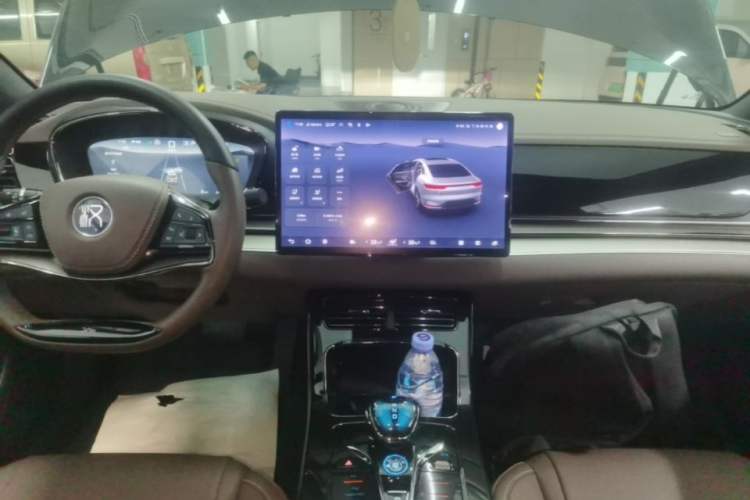 Used BYD Han 2024 EV Glory Edition 605KM Front-Wheel-Drive Premium Model Audio And AC Panel