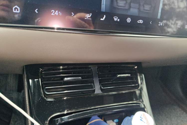 Used BYD Han 2024 EV Glory Edition 605KM Front-Wheel-Drive Premium Model Audio And AC Panel