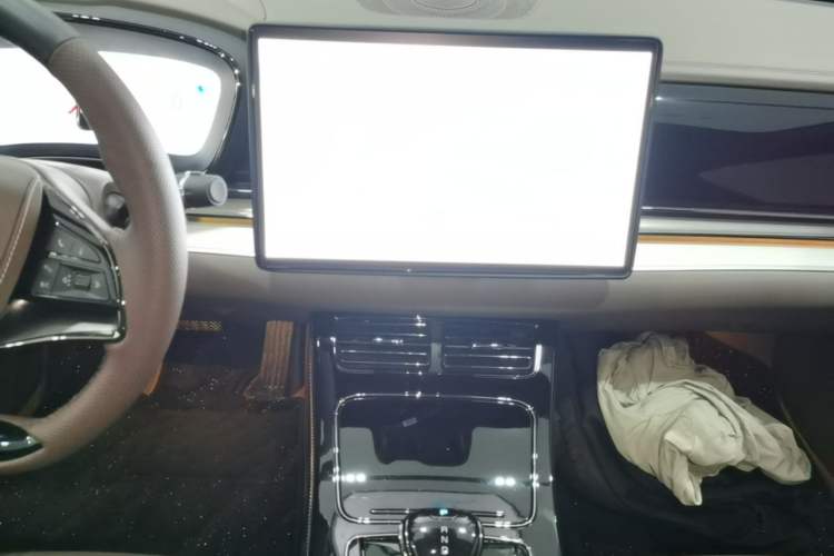 Used BYD Han 2024 DM-i Glory Edition 121KM Prestige Model Audio And AC Panel