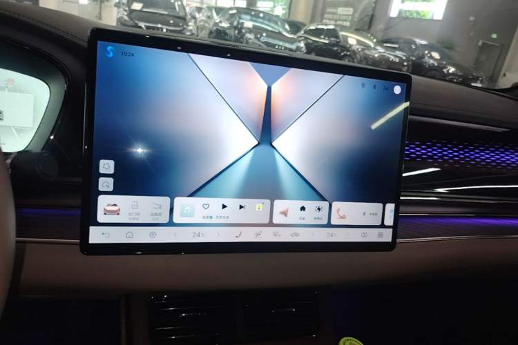 Used BYD Han 2024 EV Glory Edition 610 km All-Wheel Drive "Tian Shen Zhi Jia" Intelligent Driving Model Audio And AC Panel