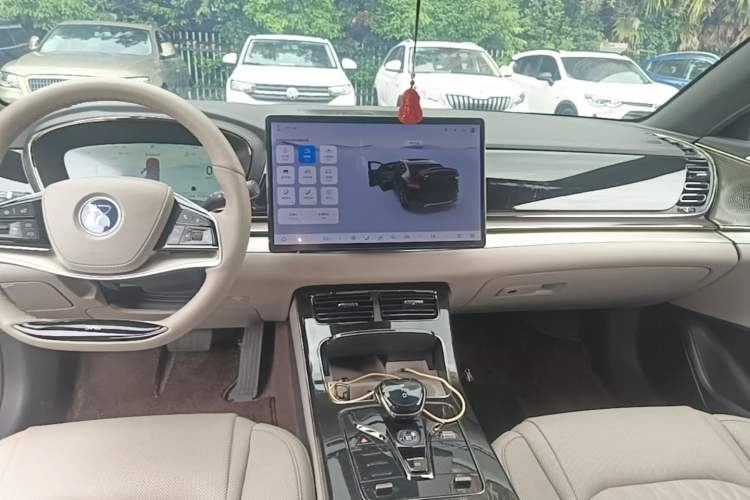 Used BYD Han 2024 EV Glory Edition 605KM Front-Wheel-Drive Premium Model Audio And AC Panel