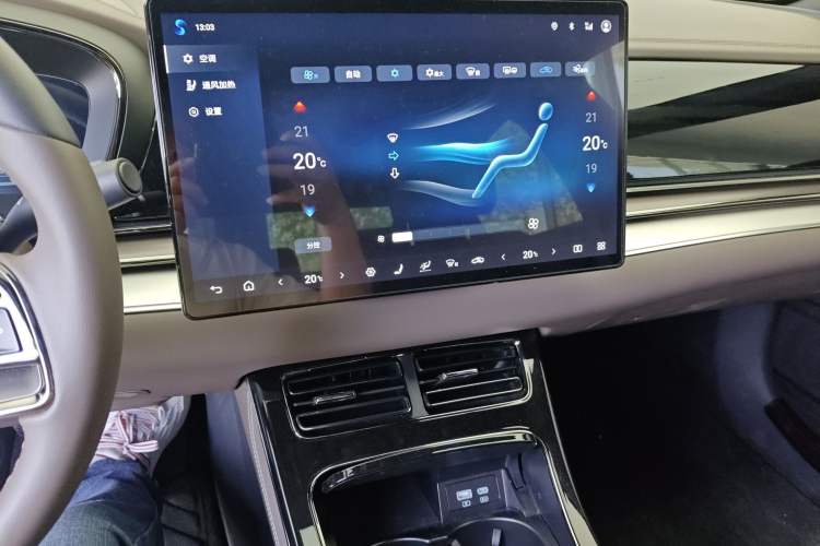 Used BYD Han 2024 DM-i Glory Edition 121KM Elite Model Audio And AC Panel