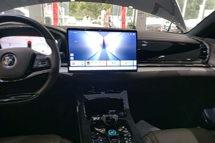 Used BYD Han 2024 EV Glory Edition 506KM Front-Wheel-Drive Premium Model Audio And AC Panel