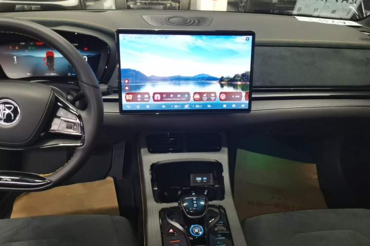 Used BYD Han 2024 DM-p War God Edition Audio And AC Panel