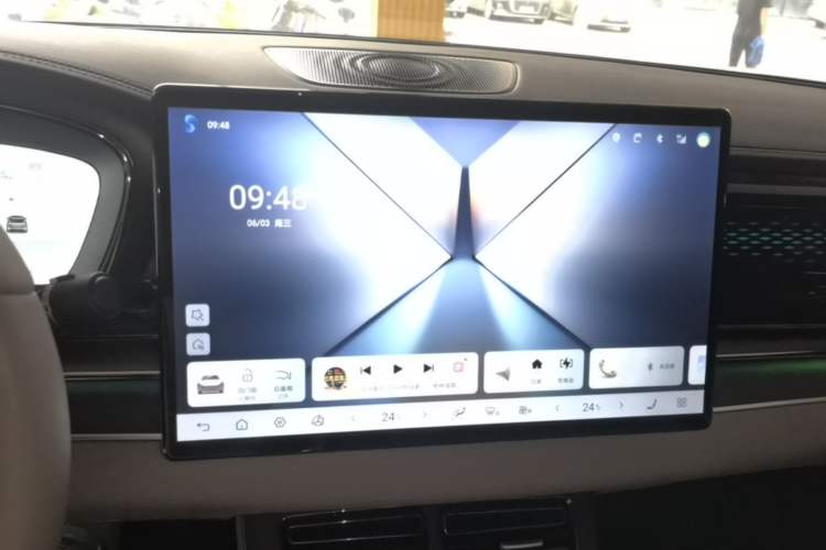 Used BYD Han 2024 EV Glory Edition 610 km All-Wheel Drive "Tian Shen Zhi Jia" Intelligent Driving Model Audio And AC Panel