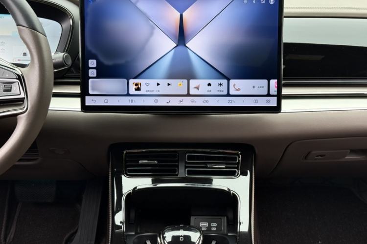 Used BYD Han 2024 DM-i Glory Edition 121KM Prestige Model Audio And AC Panel