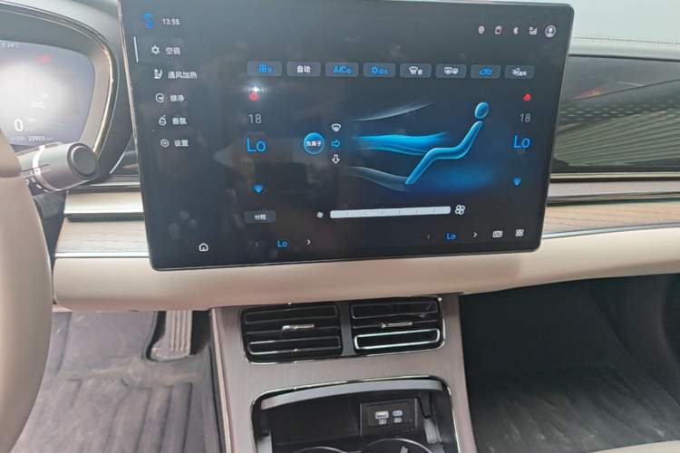 Used BYD Han 2024 EV Glory Edition 610 km All-Wheel Drive "Tian Shen Zhi Jia" Intelligent Driving Model Audio And AC Panel