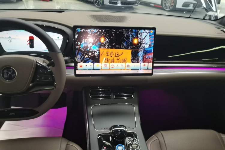 Used BYD Han 2024 DM-i Glory Edition 121KM Prestige Model Audio And AC Panel