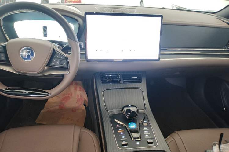 Used BYD Han 2024 DM-i Glory Edition 121KM Elite Model Audio And AC Panel