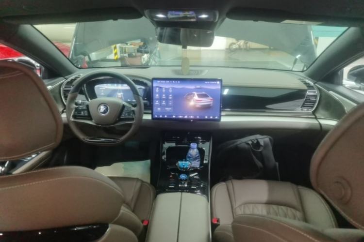 Used BYD Han 2024 EV Glory Edition 605KM Front-Wheel-Drive Premium Model Center Console