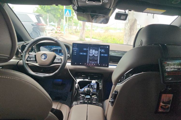 Used BYD Han 2024 EV Glory Edition 605KM Front-Wheel-Drive Premium Model Center Console