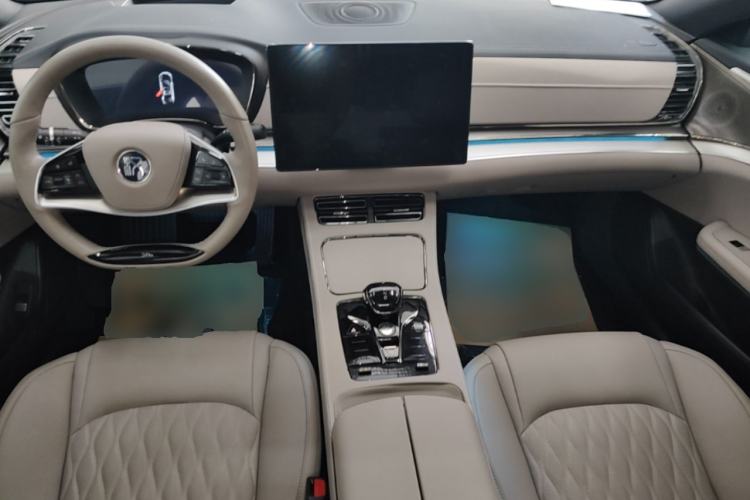 Used BYD Han 2024 EV Glory Edition 605KM Front-Wheel-Drive Premium Model Center Console