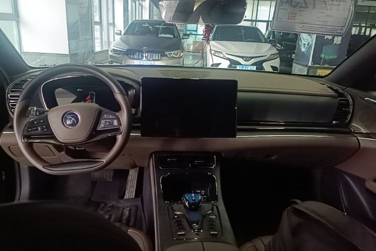 Used BYD Han 2024 DM-i Glory Edition 121KM Elite Model Center Console