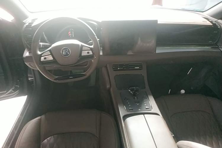 Used BYD Han 2024 DM-i Glory Edition 121KM Prestige Model Center Console
