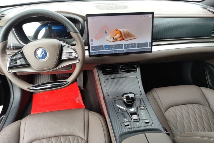 Used BYD Han 2024 EV Glory Edition 506KM Front-Wheel-Drive Premium Model Center Console